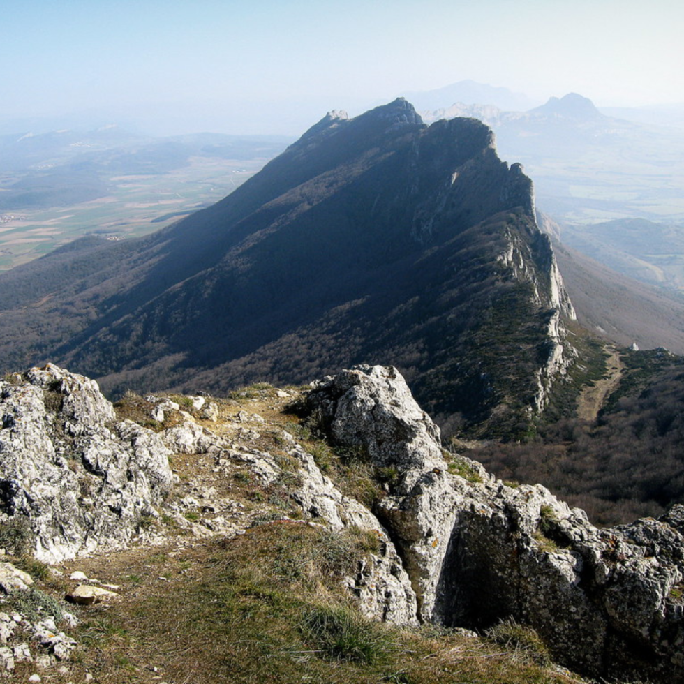 Descubre la Sierra de Toloño Pensión Mavi